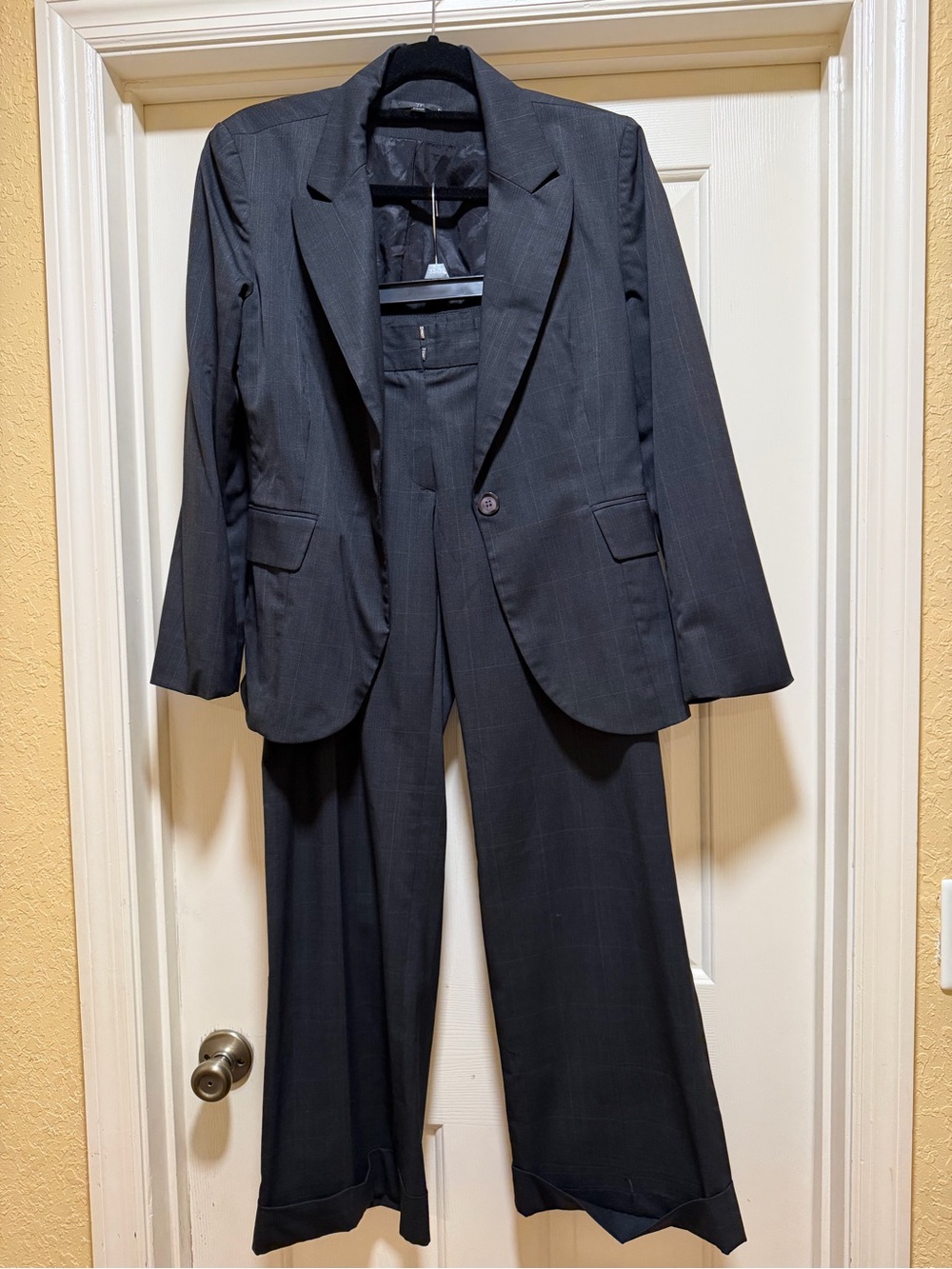 Classic Womens Dark Gray Two-Piece Suit Blazer & Pants
